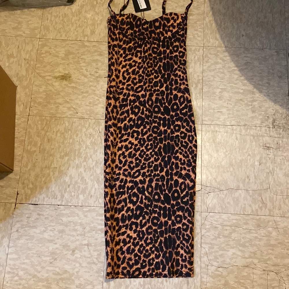 Leopard print body-con midi dress